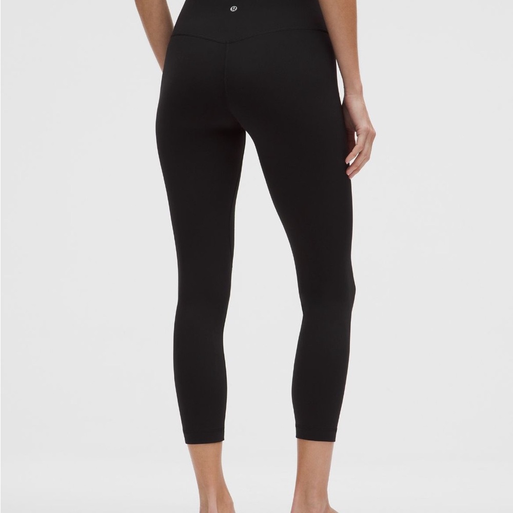 Lululemon Wunder under high rise black 25 in legging size 6/ basically new - Picture 3 of 6
